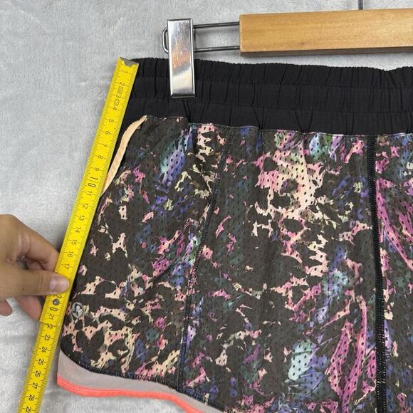 Lululemon Speed Shorts Size 4 Multicolor Splatter Abstract Run Shorts Liner Gym - Picture 7 of 10